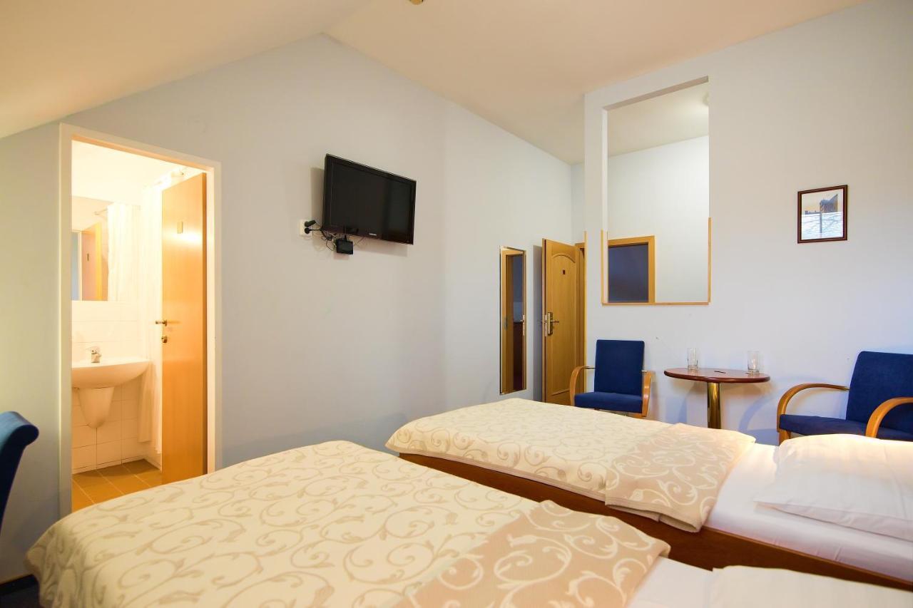 Hotell Certousy